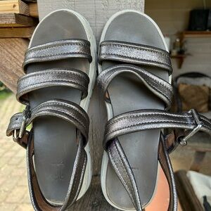 Frye strappy sandals gold shimmer surface. Sz 8 narrow